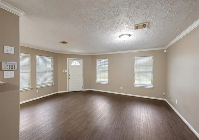Photo 2 of Sale Pending at 5401 Peacock St, Houston, TX 77033 | MLS# 80307415 | Listing updated on 2026-09-18