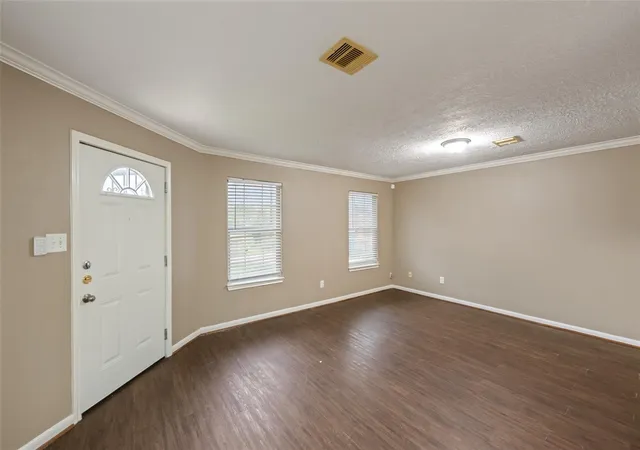 Photo 3 of Sale Pending at 5401 Peacock St, Houston, TX 77033 | MLS# 80307415 | Listing updated on 2026-09-18