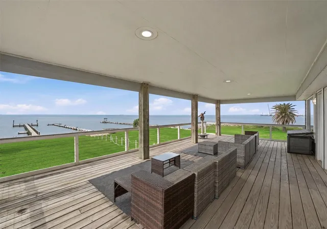 Photo 3 of Single family home for sale at 7712 Channelview Dr, Galveston, TX 77554 | MLS# 22601207 | Listing updated on 2026-09-14