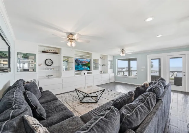 Photo 4 of Single family home for sale at 7712 Channelview Dr, Galveston, TX 77554 | MLS# 22601207 | Listing updated on 2026-09-14