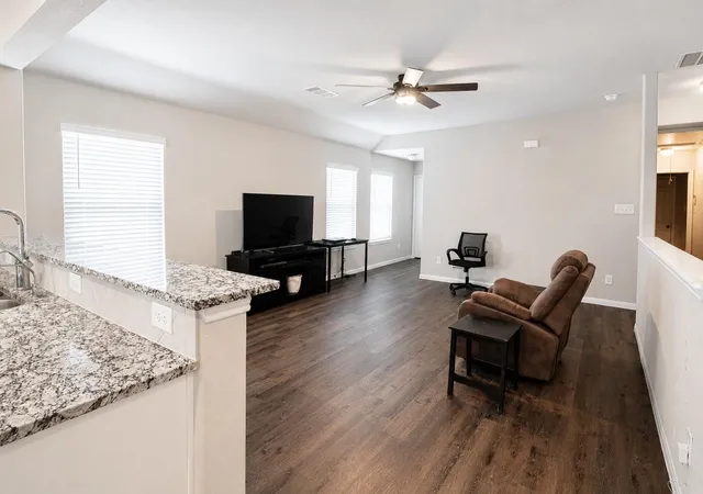 4th image of 2228 Raider Dr, Conroe, TX 77301 | MLS# 52829777