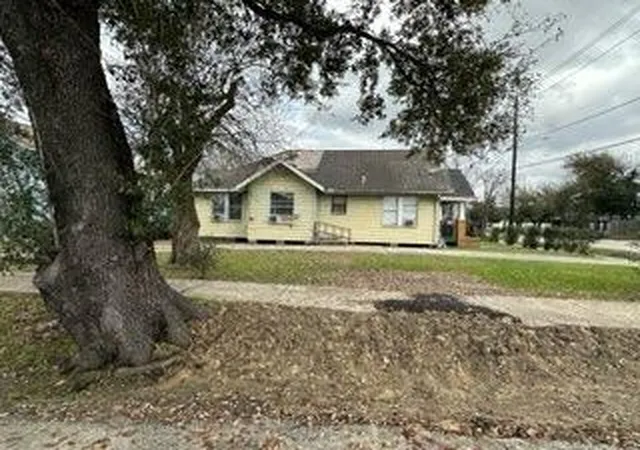 1st image of 2703 Cochran, Houston, TX 77009 | MLS# 38601976
