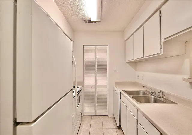 Photo 1 of Condo for sale at 9407 Pagewood Ln, Houston, TX 77063 | MLS# 31699591 | Listing updated on 2026-07-15
