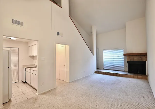 Photo 4 of Condo for sale at 9407 Pagewood Ln, Houston, TX 77063 | MLS# 31699591 | Listing updated on 2026-07-15