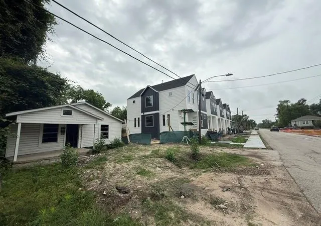 Photo 3 of Single family home for sale at 7014 De Priest St, Houston, TX 77091 | MLS# 88002026 | Listing updated on 2026-06-25