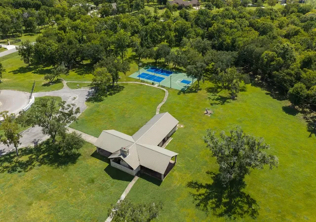 23rd image of 33003 Blue Crab Ct, Richwood, TX 77515 | MLS# 62780554