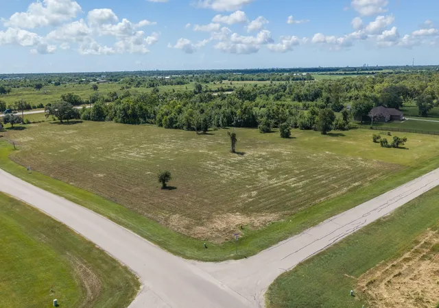 2nd image of 33003 Blue Crab Ct, Richwood, TX 77515 | MLS# 62780554