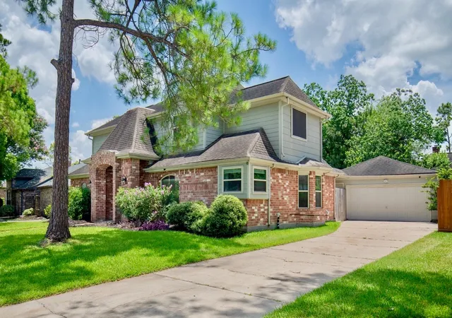 Photo 1 of Sale Pending at 7219 Rancho Mission Dr, Houston, TX 77083 | MLS# 34427003 | Listing updated on 2026-09-06