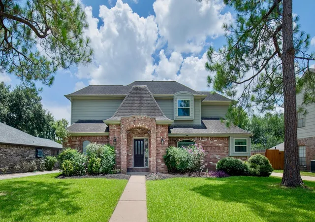 Photo 2 of Sale Pending at 7219 Rancho Mission Dr, Houston, TX 77083 | MLS# 34427003 | Listing updated on 2026-09-06
