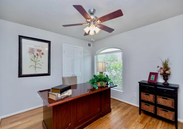 Photo 4 of Sale Pending at 7219 Rancho Mission Dr, Houston, TX 77083 | MLS# 34427003 | Listing updated on 2026-09-06