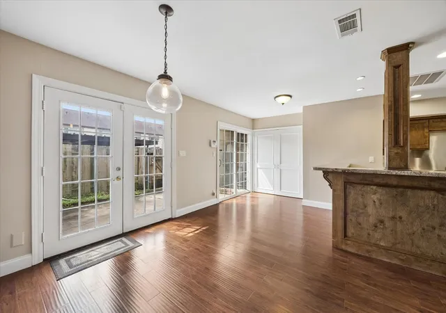 3rd image of 2219 Triway Ln #240, Houston, TX 77043 | MLS# 95859734