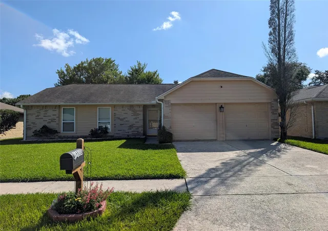 Homes for sale in Friendswood, TX | 16830 Carrack Turn Dr, Friendswood, TX 77546 | MLS# 82043738