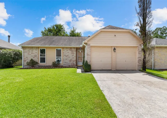 Homes for sale in Friendswood, TX | 16830 Carrack Turn Dr, Friendswood, TX 77546 | MLS# 82043738