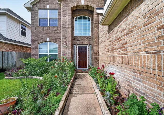 Photo 3 of Sale Pending at 24615 Lakecrest Pine Trl, Katy, TX 77493 | MLS# 47282892 | Listing updated on 2026-09-22