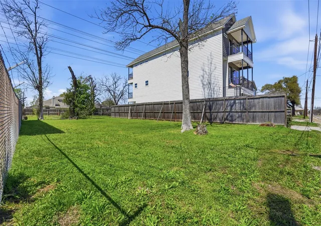 1st image of 3011 Elysian St, Houston, TX 77009 | MLS# 37895871
