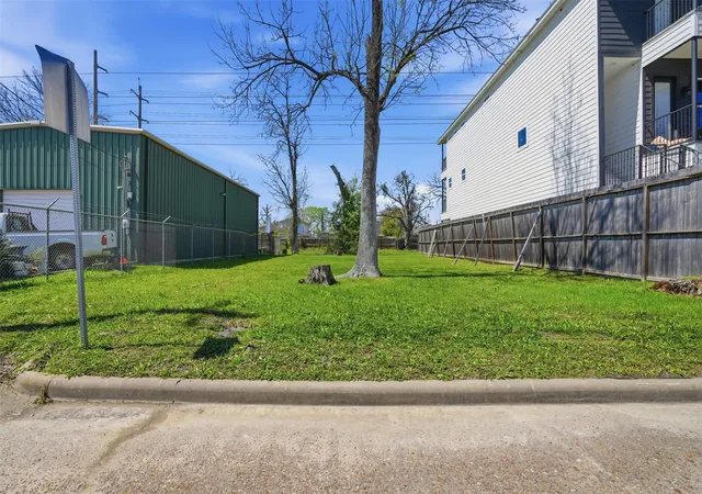 2nd image of 3011 Elysian St, Houston, TX 77009 | MLS# 37895871