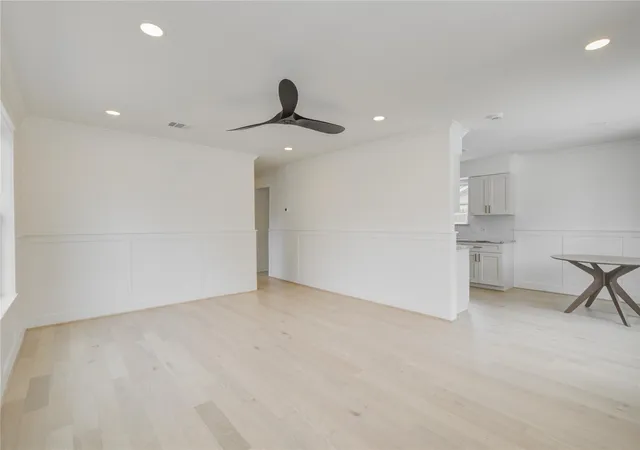 Photo 3 of Single family home for sale at 9822 Thorn St, Houston, TX 77078 | MLS# 14883592 | Listing updated on 2026-08-12