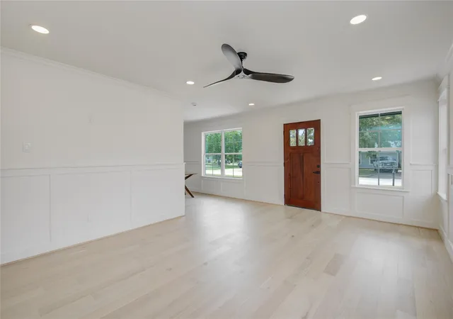 Photo 4 of Single family home for sale at 9822 Thorn St, Houston, TX 77078 | MLS# 14883592 | Listing updated on 2026-08-12