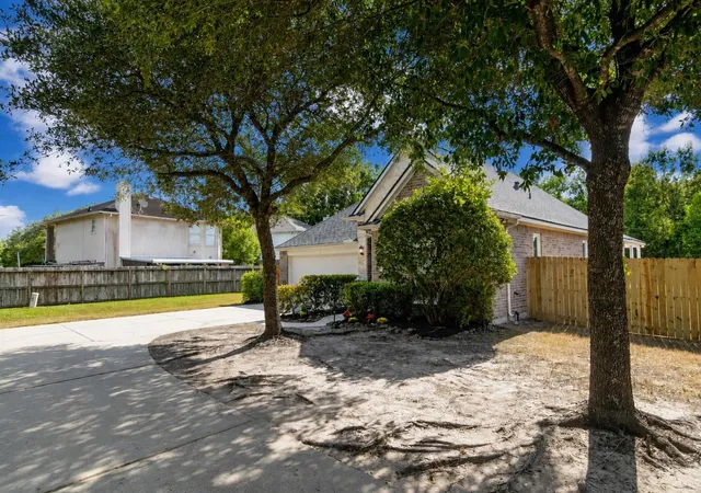 Photo 3 of Sale Pending at 26950 Armor Smith Dr, Kingwood, TX 77339 | MLS# 81793999 | Listing updated on 2026-09-16