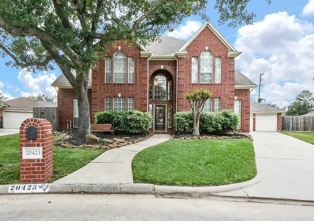 Photo 2 of Single family home for sale at 20423 Forest Dr, Spring, TX 77388 | MLS# 9216210 | Listing updated on 2026-09-21