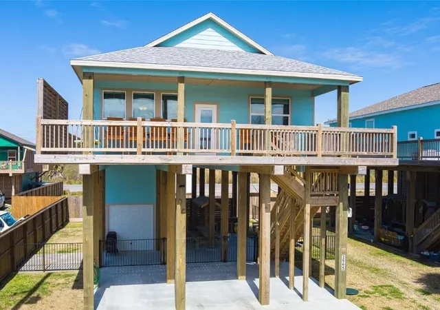 Homes for sale in Crystal Beach, TX | 2565 Palm Dr, Crystal Beach, TX 77650 | MLS# 57565463