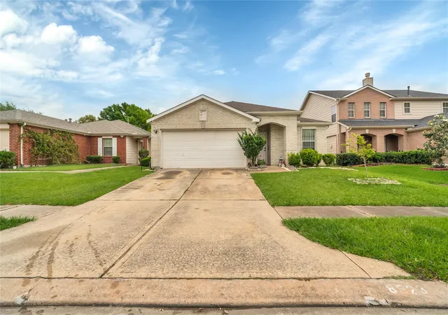 Photo 1 of Single family home for sale at 8523 Ashford Green Ln, Houston, TX 77072 | MLS# 74319290 | Listing updated on 2026-06-06