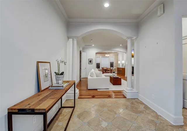 Photo 3 of Sale Pending at 2121 Potomac Dr #B, Houston, TX 77057 | MLS# 32320413 | Listing updated on 2026-10-05