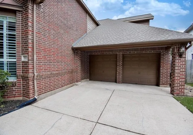 Photo 3 of Sale Pending at 7123 Morrow Ct, Sugar Land, TX 77479 | MLS# 11602982 | Listing updated on 2026-09-24