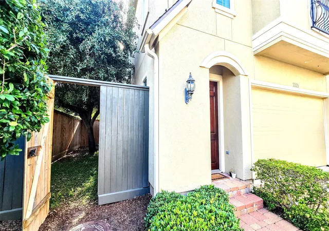Photo 2 of Single family home for sale at 2203 Hilshire Ter Ct, Houston, TX 77080 | MLS# 76454331 | Listing updated on 2026-09-23