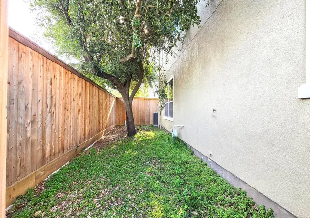 Photo 3 of Single family home for sale at 2203 Hilshire Ter Ct, Houston, TX 77080 | MLS# 76454331 | Listing updated on 2026-09-23