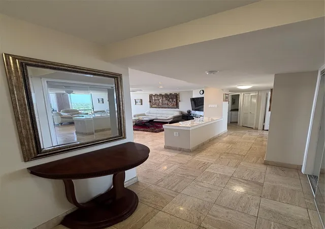 Photo 4 of Condo for sale at 1111 Bering Dr #1205, Houston, TX 77057 | MLS# 54624914 | Listing updated on 2026-08-28