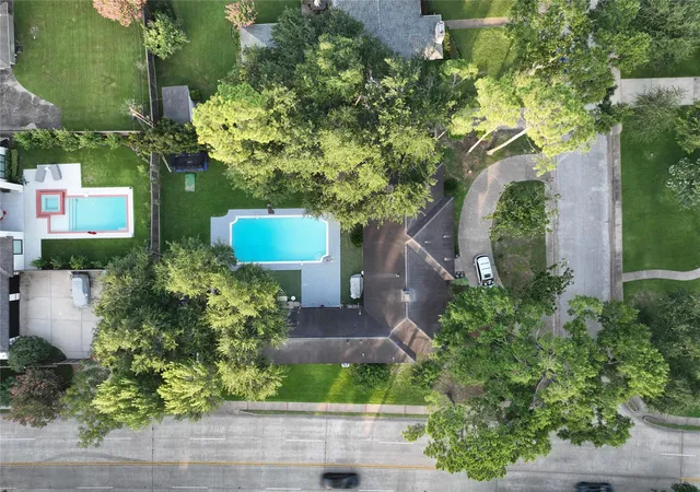 Single family home for sale at 5666 Willers Way, Houston, TX 77056 | MLS# 21782136