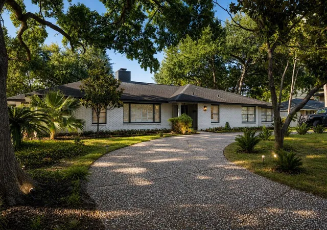 Photo 1 of Single family home for sale at 5666 Willers Way, Houston, TX 77056 | MLS# 21782136 | Listing updated on 2026-09-16