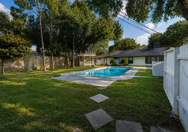 Photo 2 of Single family home for sale at 5666 Willers Way, Houston, TX 77056 | MLS# 21782136 | Listing updated on 2026-09-16