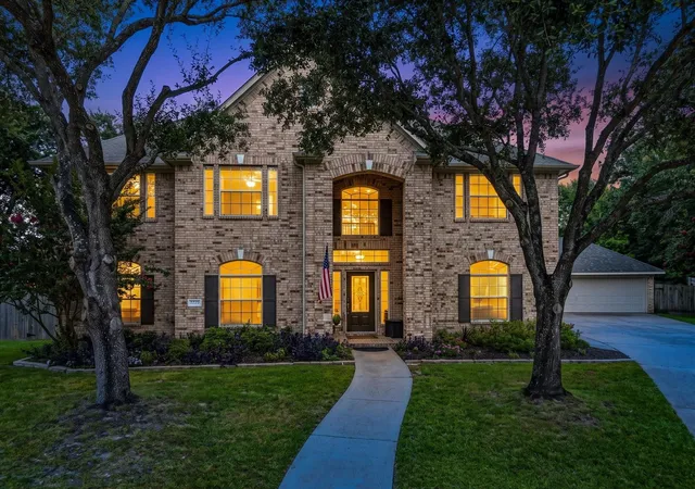 2nd image of 3802 Coral Cir, Seabrook, TX 77586 | MLS# 73662757