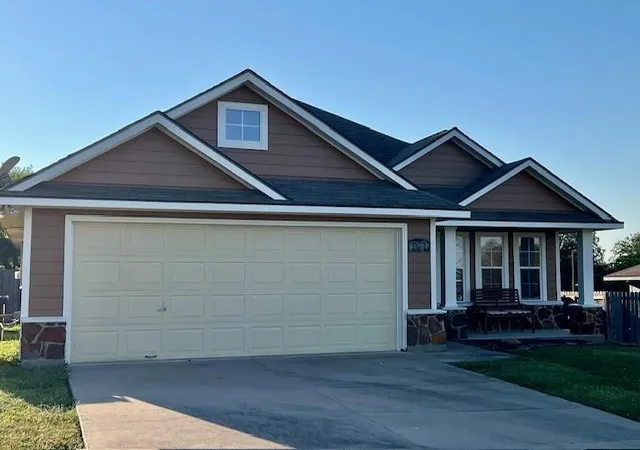 2nd image of 1707 Weaver St, Brenham, TX 77833 | MLS# 47634824