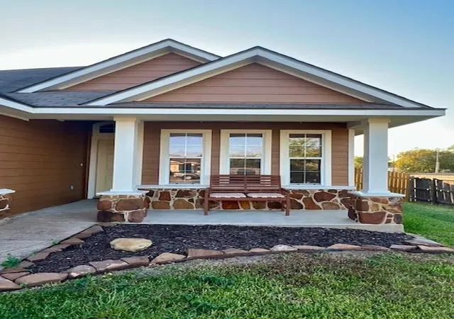 3rd image of 1707 Weaver St, Brenham, TX 77833 | MLS# 47634824