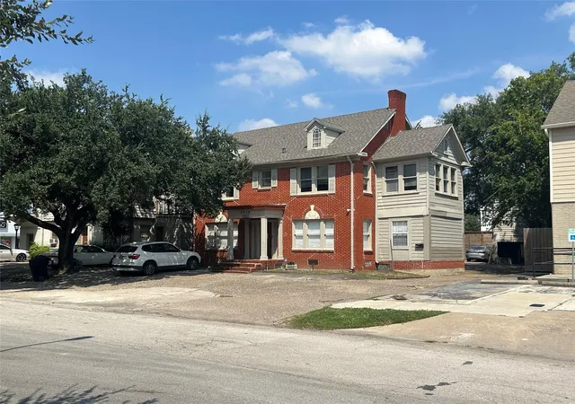 Photo 1 of Single family home for sale at 2038 Lexington St, Houston, TX 77098 | MLS# 6221768 | Listing updated on 2026-07-18