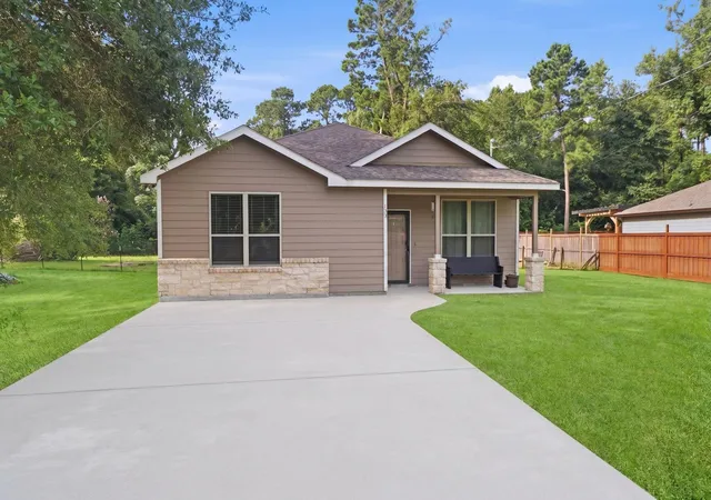 Photo 1 of Single family home for sale at 123 Town And Country Rd, Huntsville, TX 77320 | MLS# 22054063 | Listing updated on 2026-09-26
