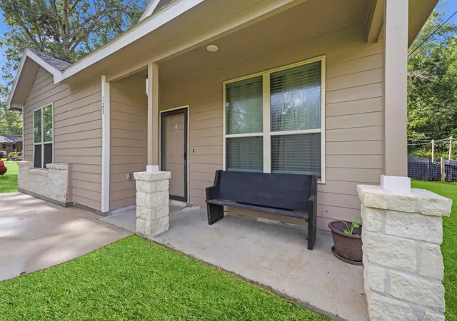 Photo 2 of Single family home for sale at 123 Town And Country Rd, Huntsville, TX 77320 | MLS# 22054063 | Listing updated on 2026-09-26