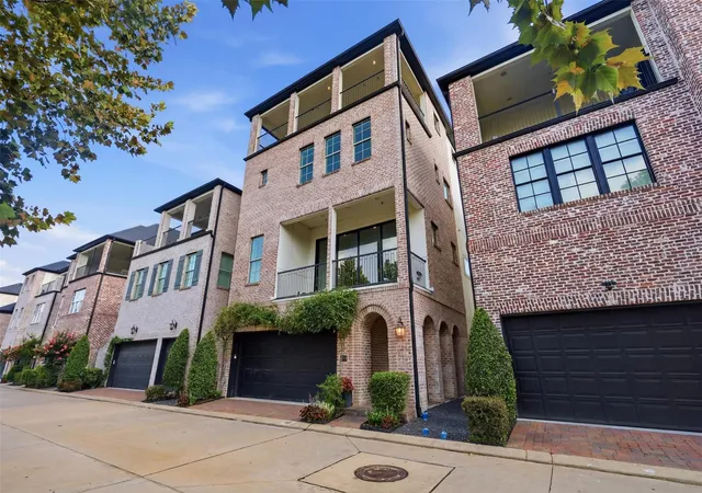 Photo 1 of Sale Pending at 6022 Cottage Grv Lake Dr, Houston, TX 77007 | MLS# 96357011 | Listing updated on 2026-09-17