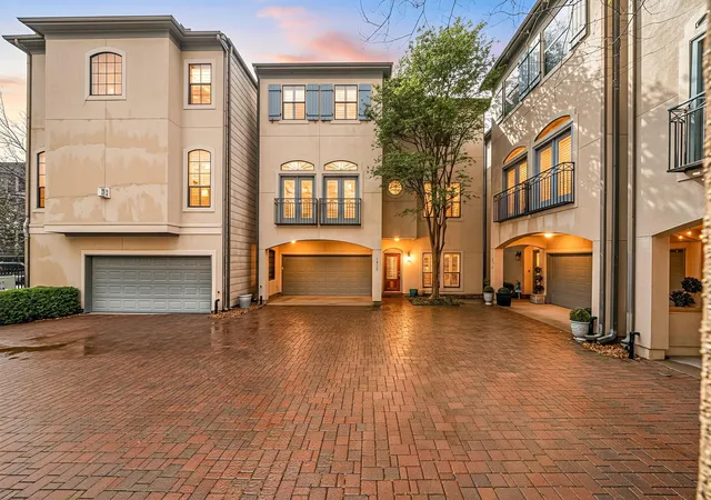 2nd image of 1918 W Bell St, Houston, TX 77019 | MLS# 21598653