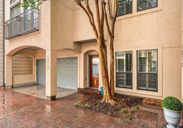 3rd image of 1918 W Bell St, Houston, TX 77019 | MLS# 21598653