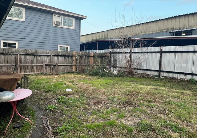 4th image of 8016 Munn St, Houston, TX 77029 | MLS# 76100155