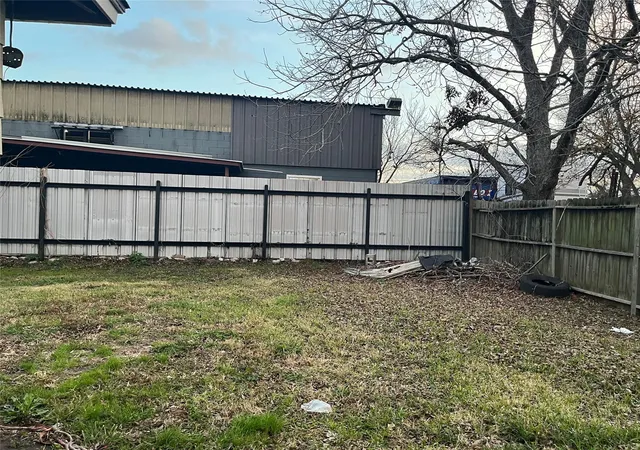 5th image of 8016 Munn St, Houston, TX 77029 | MLS# 76100155