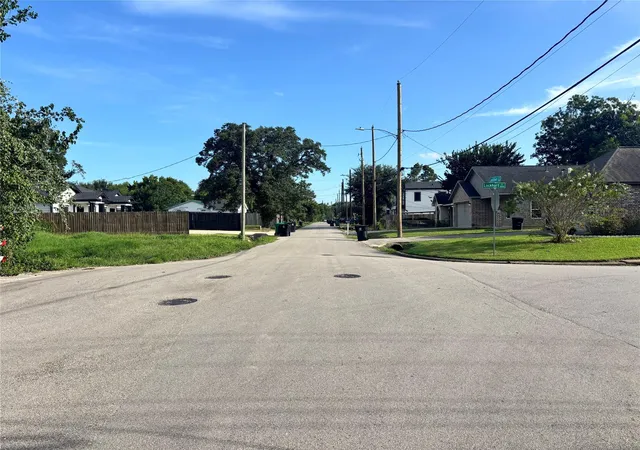 1st image of 7804 Jester St, Houston, TX 77051 | MLS# 70755621