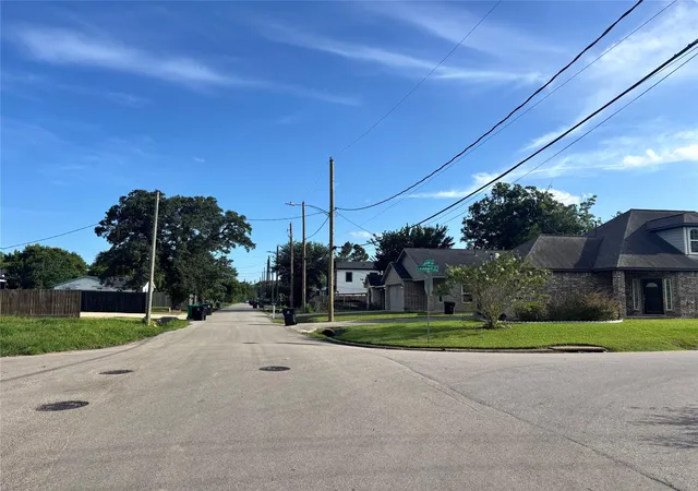 Photo 4 of Single family home for sale at 7804 Jester St, Houston, TX 77051 | MLS# 70755621 | Listing updated on 2026-09-13