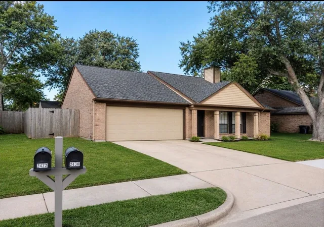 Homes for sale in Pearland, TX | 2430 Shady Bend Dr, Pearland, TX 77581 | MLS# 2533908