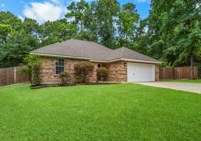 Photo 3 of Sale Pending at 10367 Royal Magnolia Dr, Conroe, TX 77303 | MLS# 77125782 | Listing updated on 2026-09-09