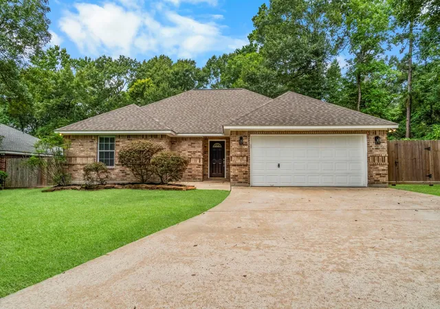 Photo 4 of Sale Pending at 10367 Royal Magnolia Dr, Conroe, TX 77303 | MLS# 77125782 | Listing updated on 2026-09-09